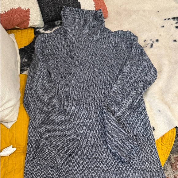 Athleta Tops - Athleta Fitness Running Long Sleeve Turtleneck Top Shirt Black Gray Like New Med